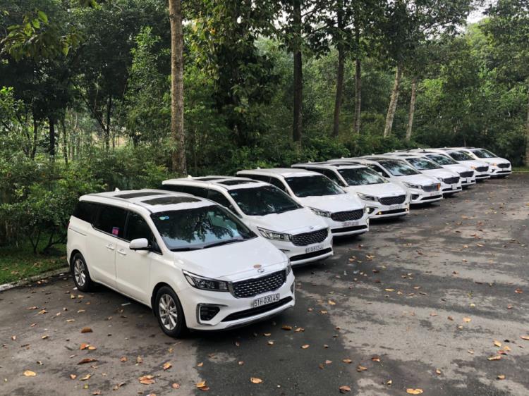 đặt xe đi sân bay nội bài